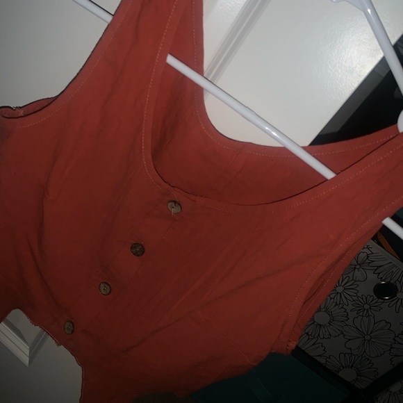 Tops - Picture 5 of 8